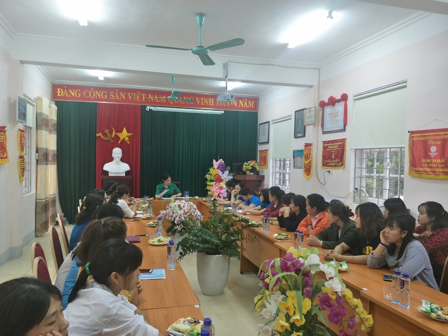 Thảo luận về chuyên môn